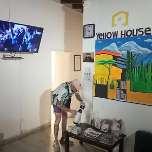 Yellow House Медельин